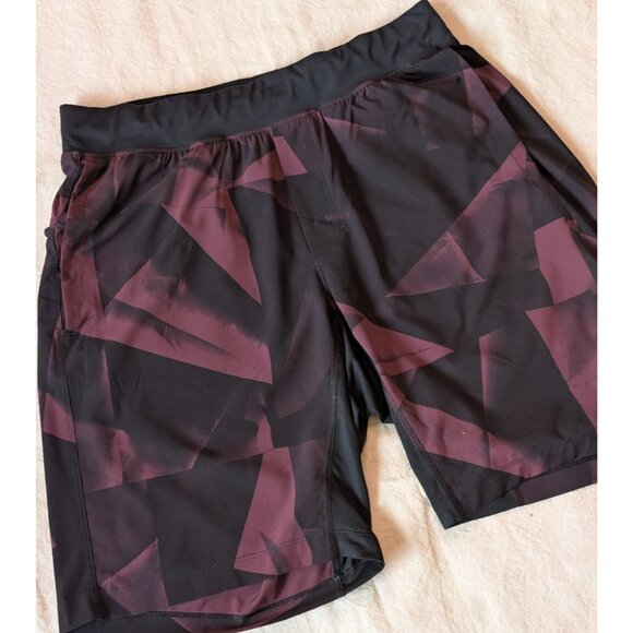Lululemon THE Short Men's Red Black Geometric Linerless Zip Pocket Size L 32x9 - Picture 1 of 9